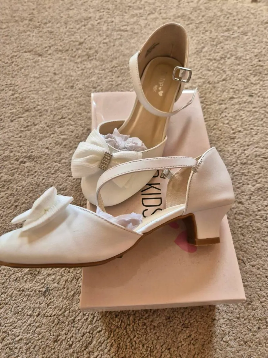 Communion Dress, shoes, headpiece & bag - Image 4