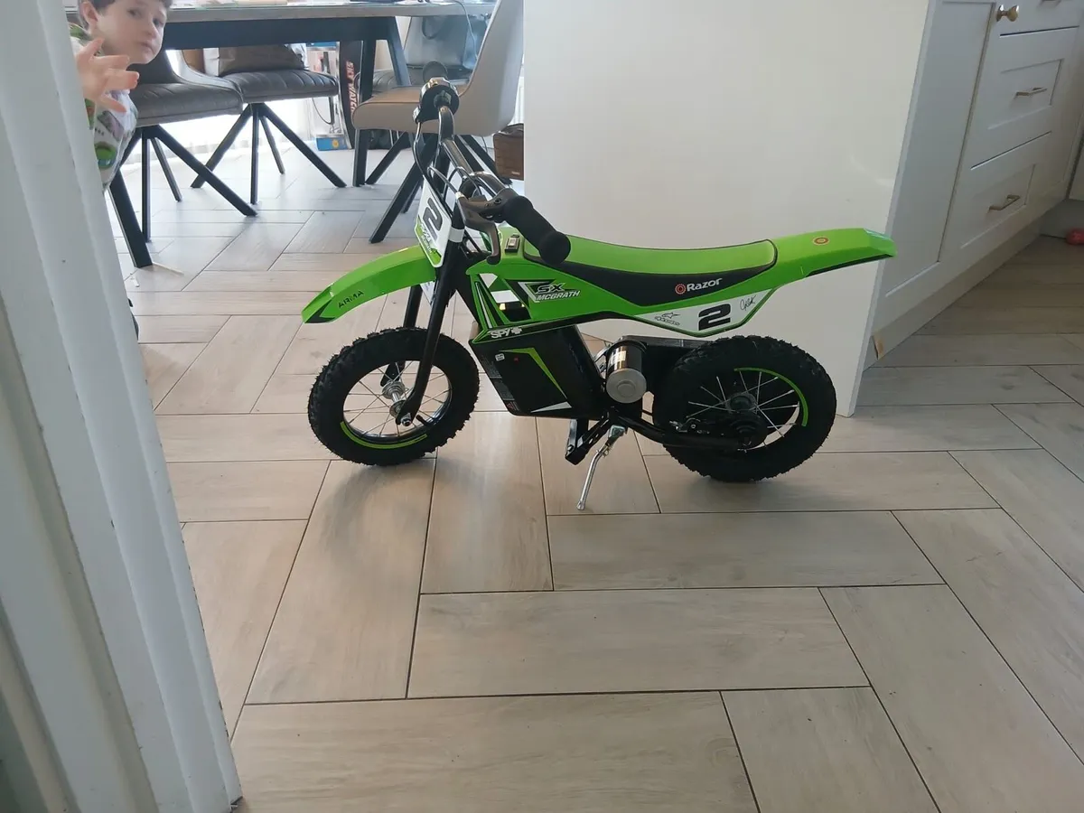 Razor SX125 McGrath 12V Electric Mini Dirt Bike - Image 2