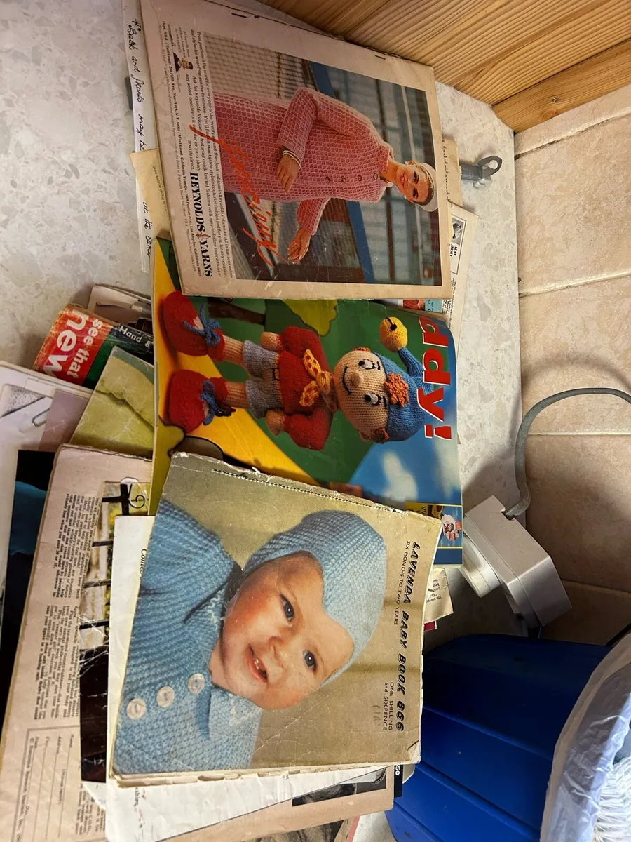 Vintage knitting magazines and guides - Image 1
