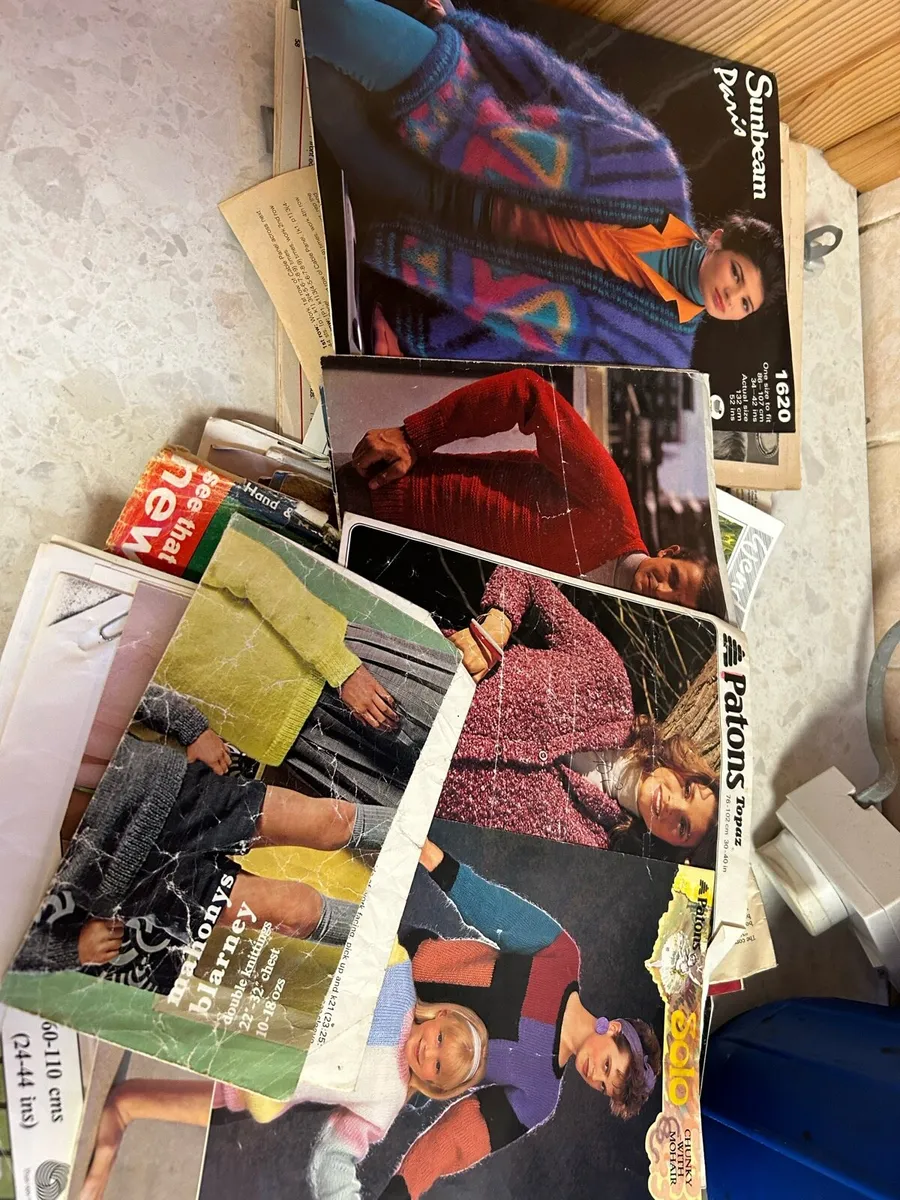 Vintage knitting magazines and guides - Image 2