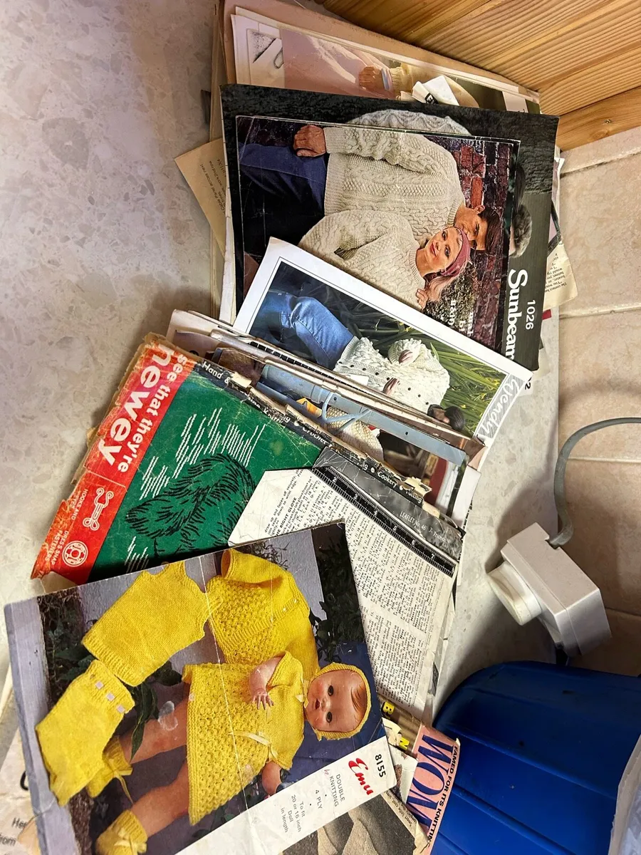 Vintage knitting magazines and guides - Image 3