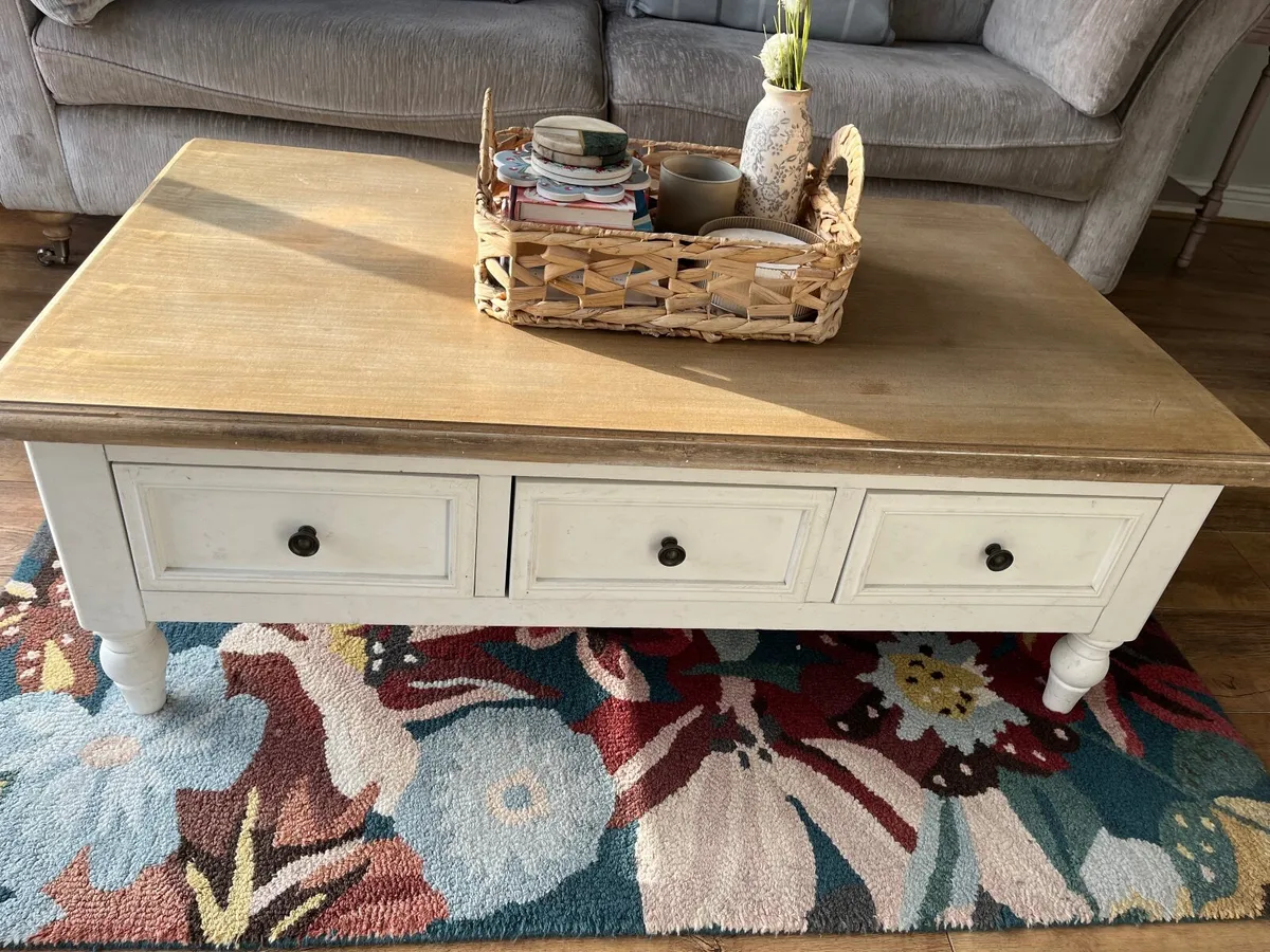 Beautiful Coffee Table - Image 2