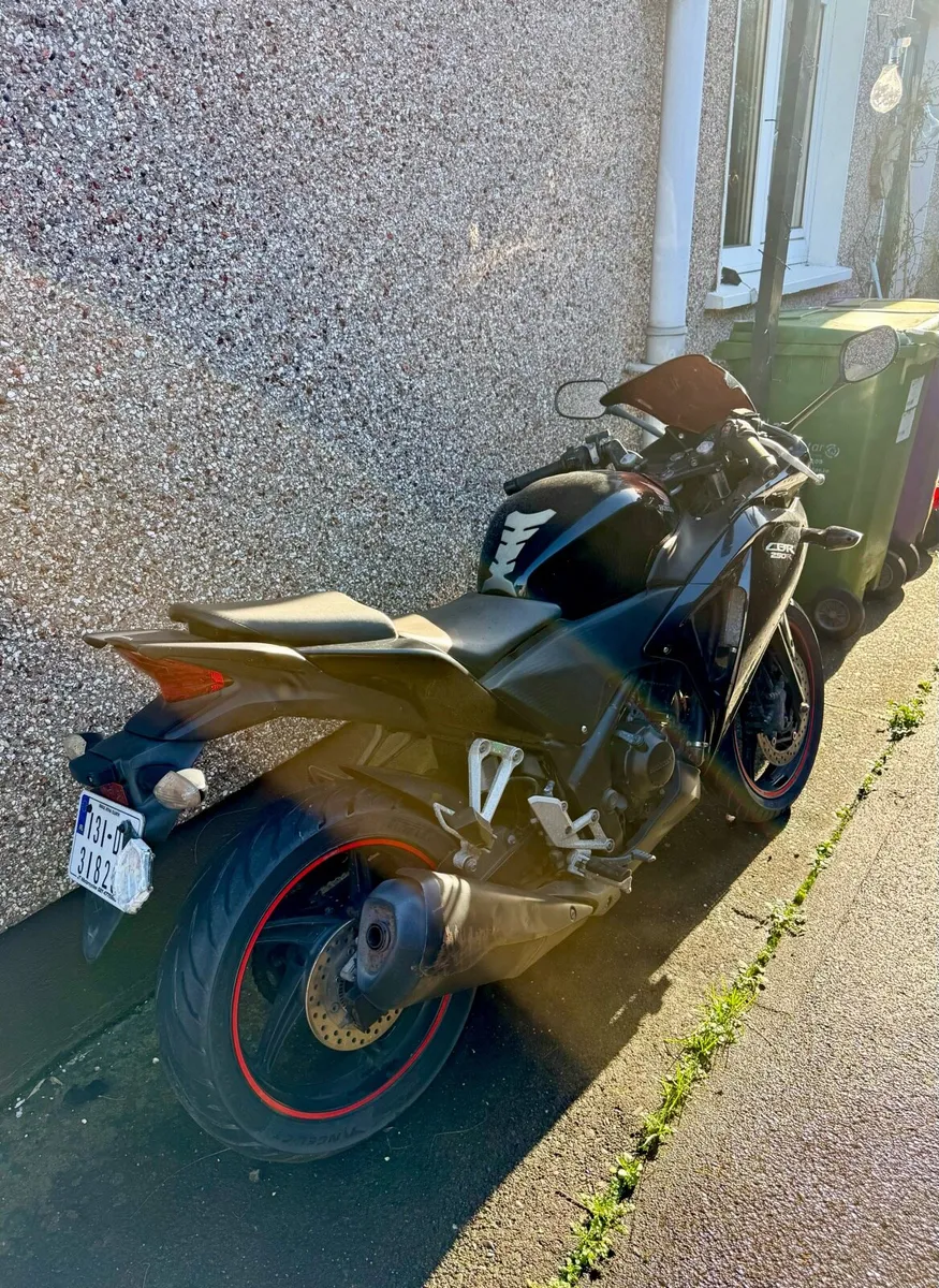 131 Honda CBR 250r - Image 2