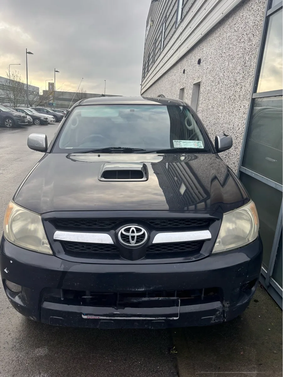 Toyota Hilux - Image 1