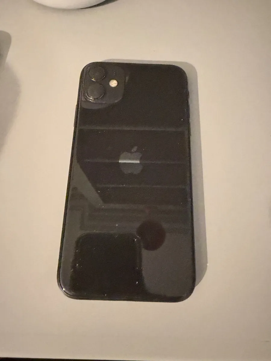 iPhone 11 - Image 1