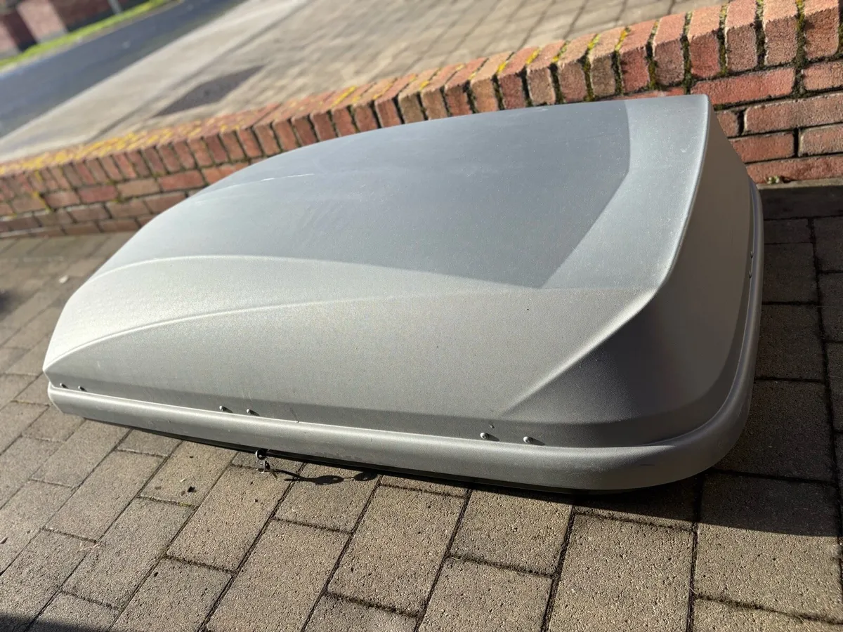 Roof box - Image 1