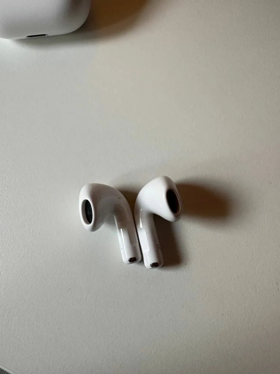 AirPods 4 - Image 2
