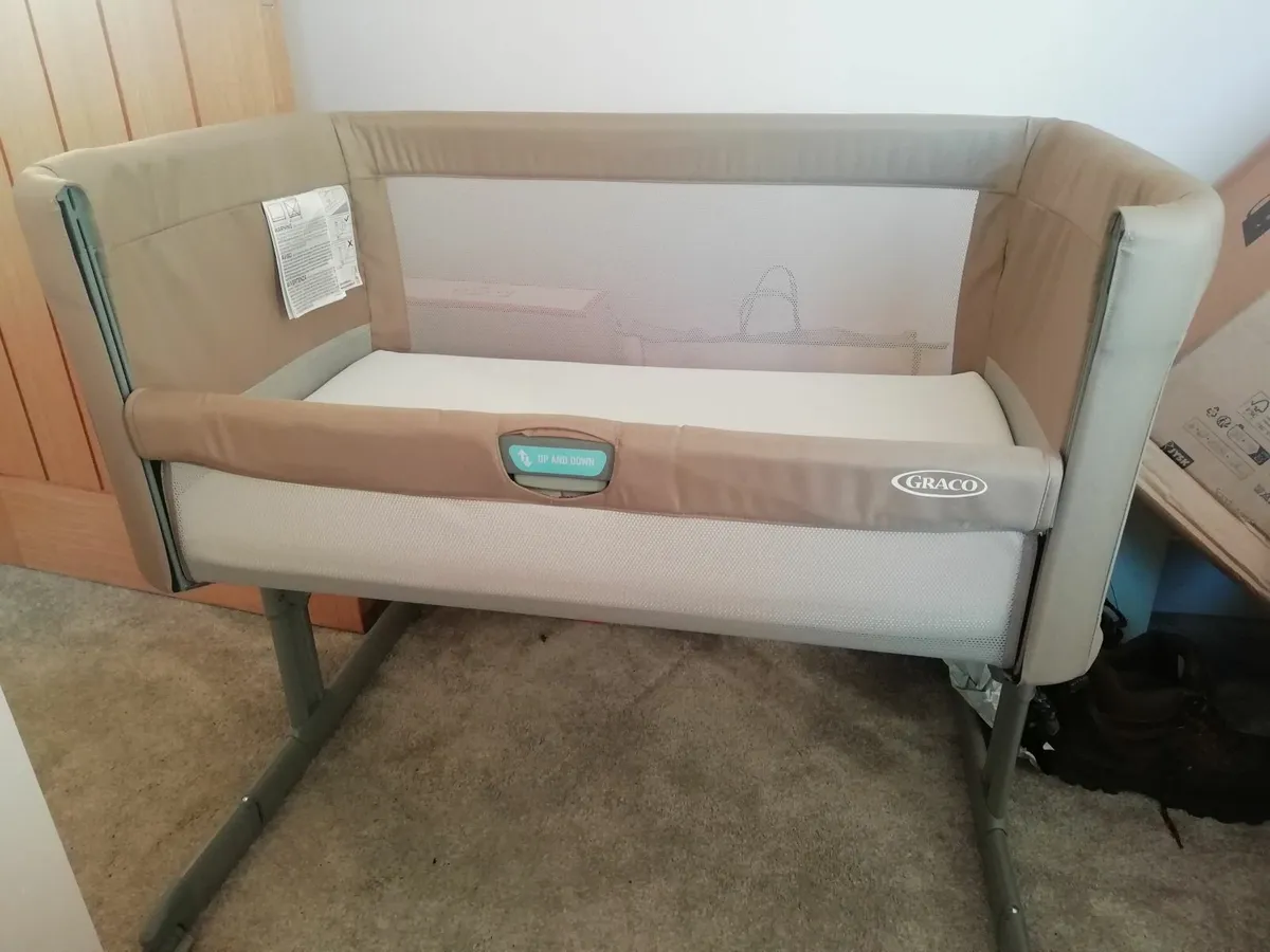 Bedside Crib - Image 1