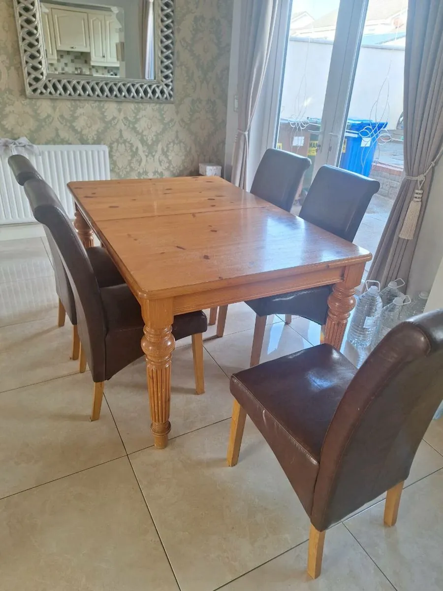 SOLID EXTENDABLE KITCHEN TABLE - Image 1