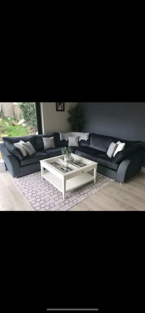 L shaped sofa - Image 1