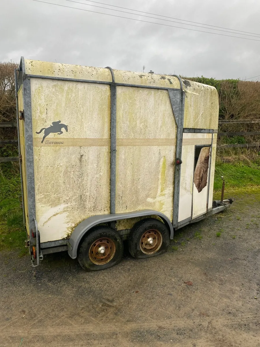 Horse box - Image 1