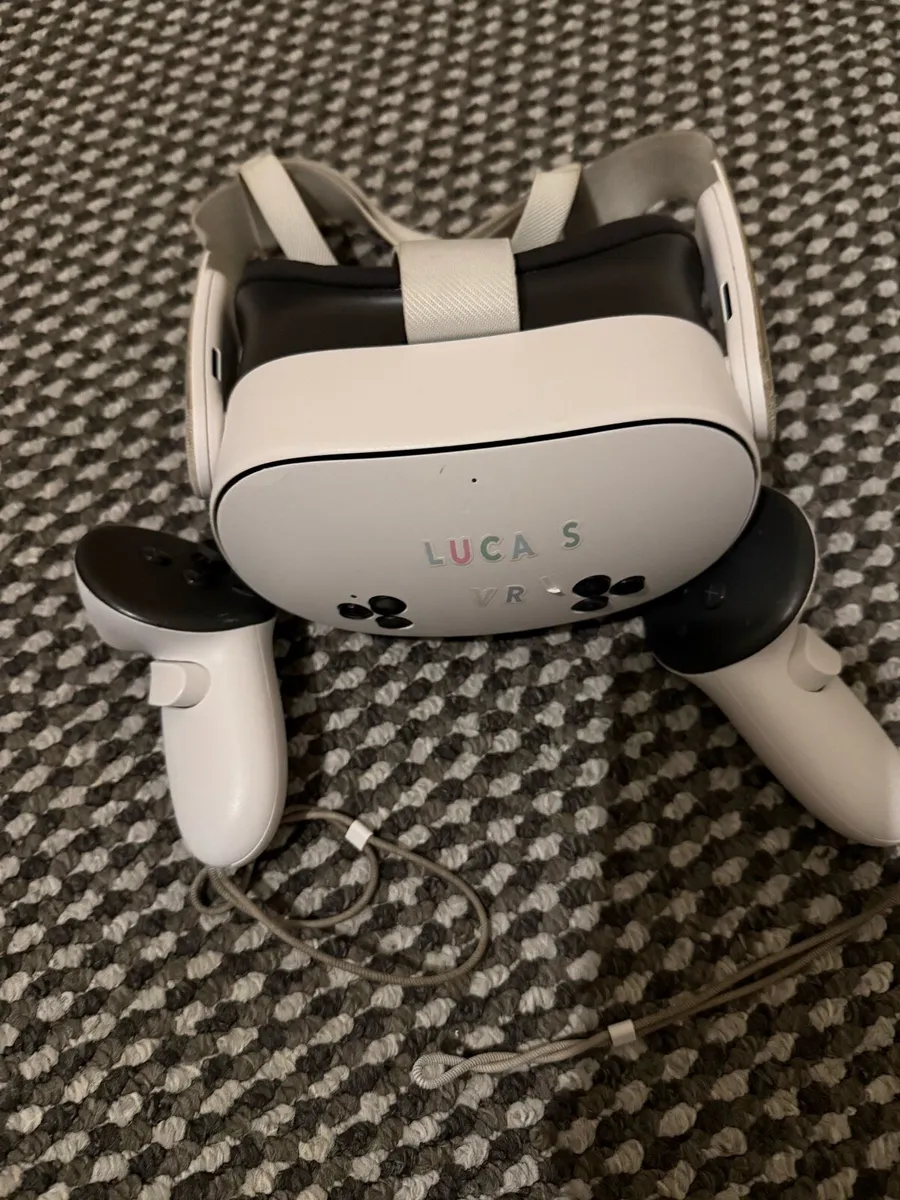 VR Head set - Image 1