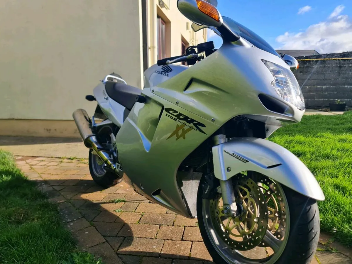 Honda CBR1100XX Blackbird - Image 1