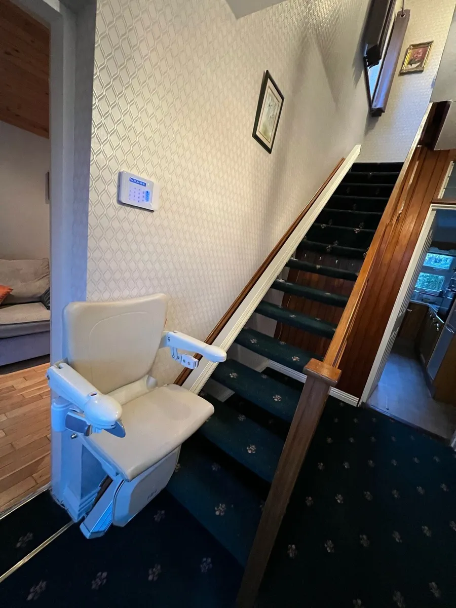 Handicare 1100 Stairlift - Image 2