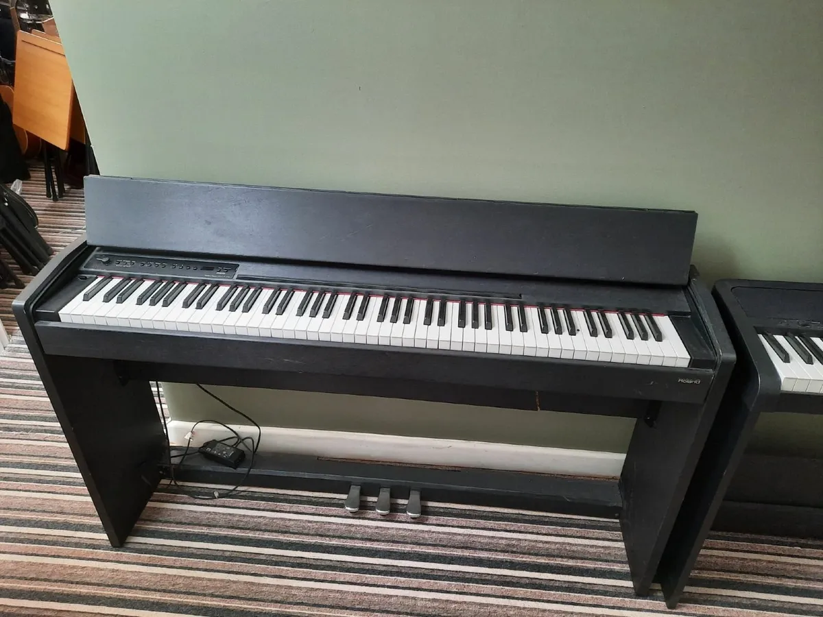 Roland F110 Digital Piano - Image 2