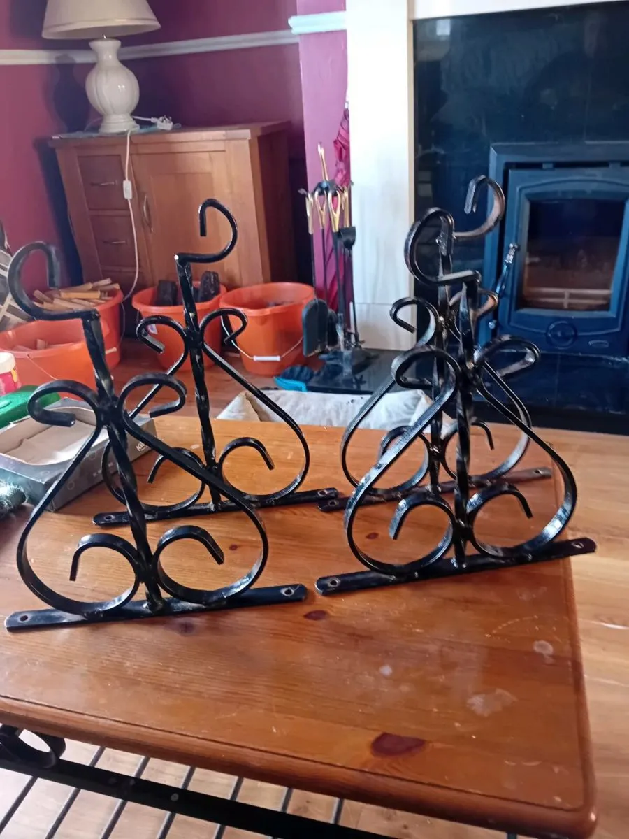 4 wall brackets for hanging baskets - Image 1