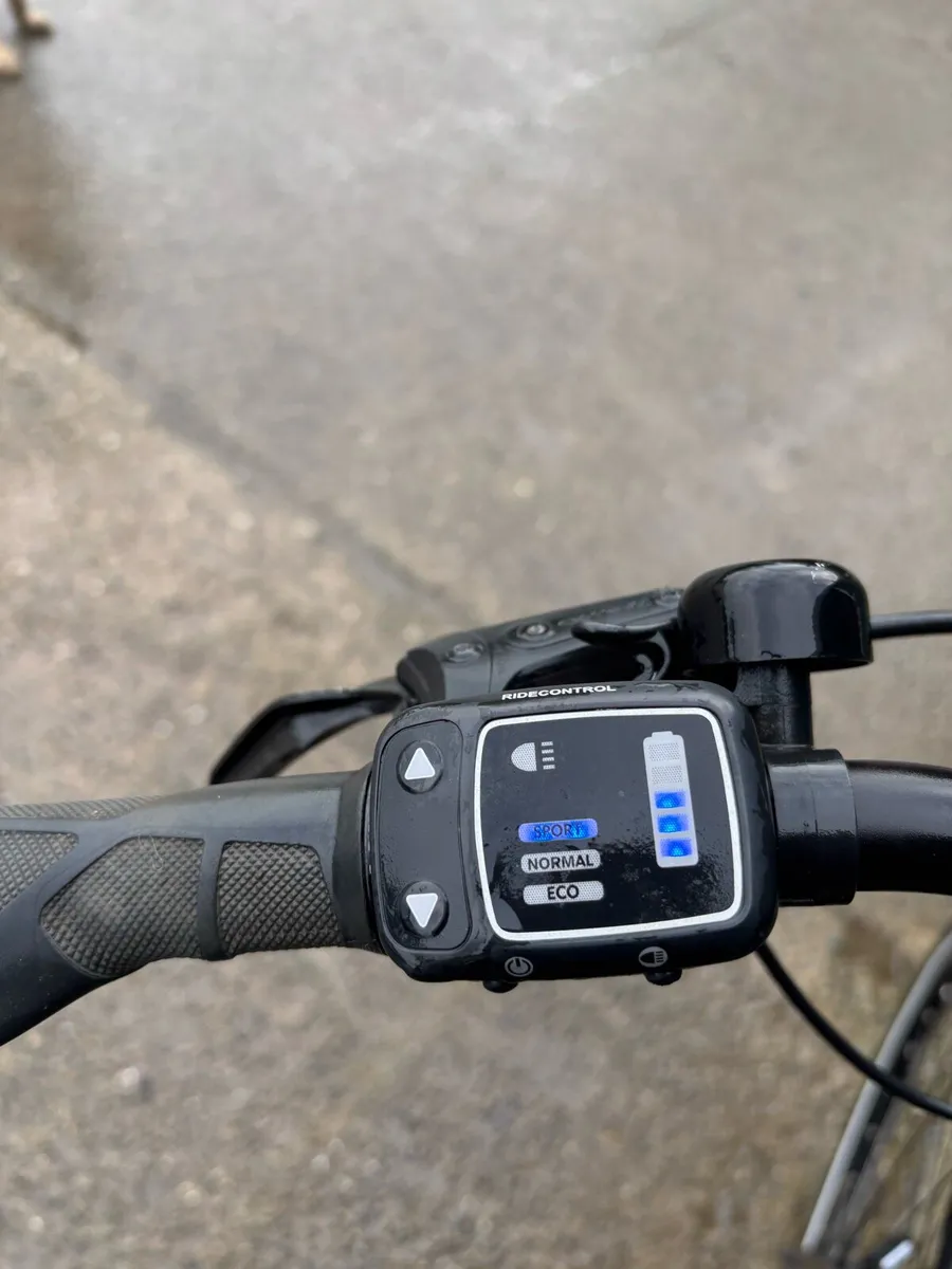 Giant electric town bike - Image 4