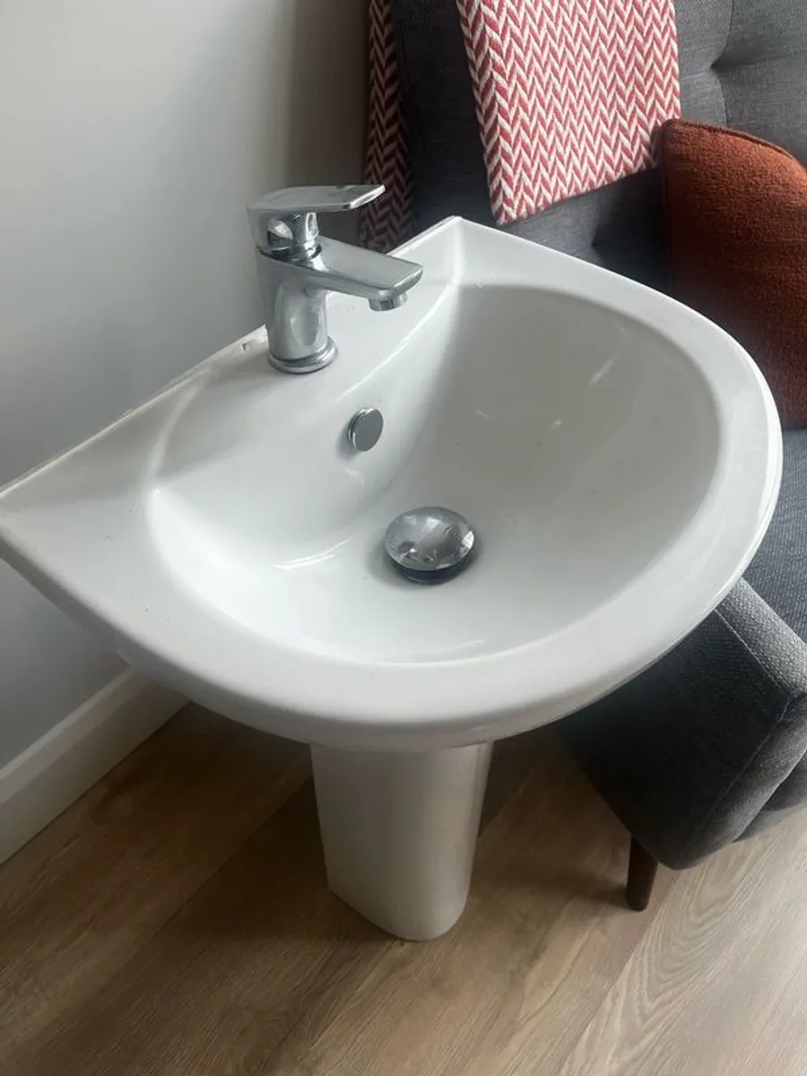 Sink Pedestal and mixer tap for sale - Image 3
