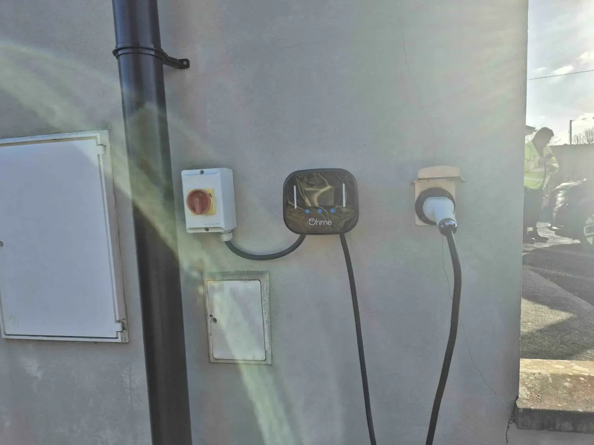 car charger - Image 2