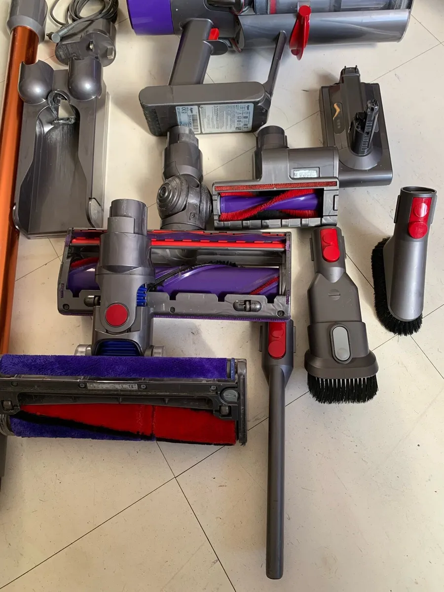 Dyson V10 hoover - Image 2