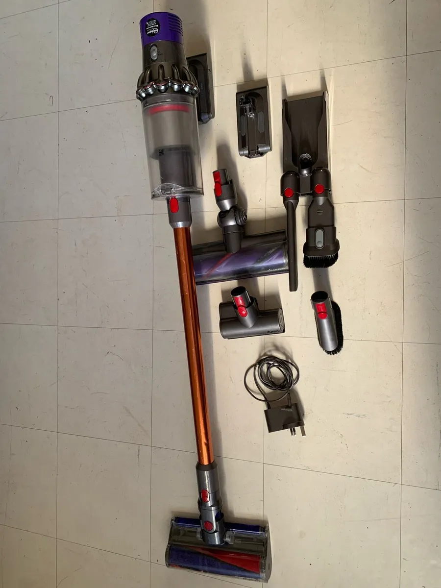 Dyson V10 hoover - Image 4