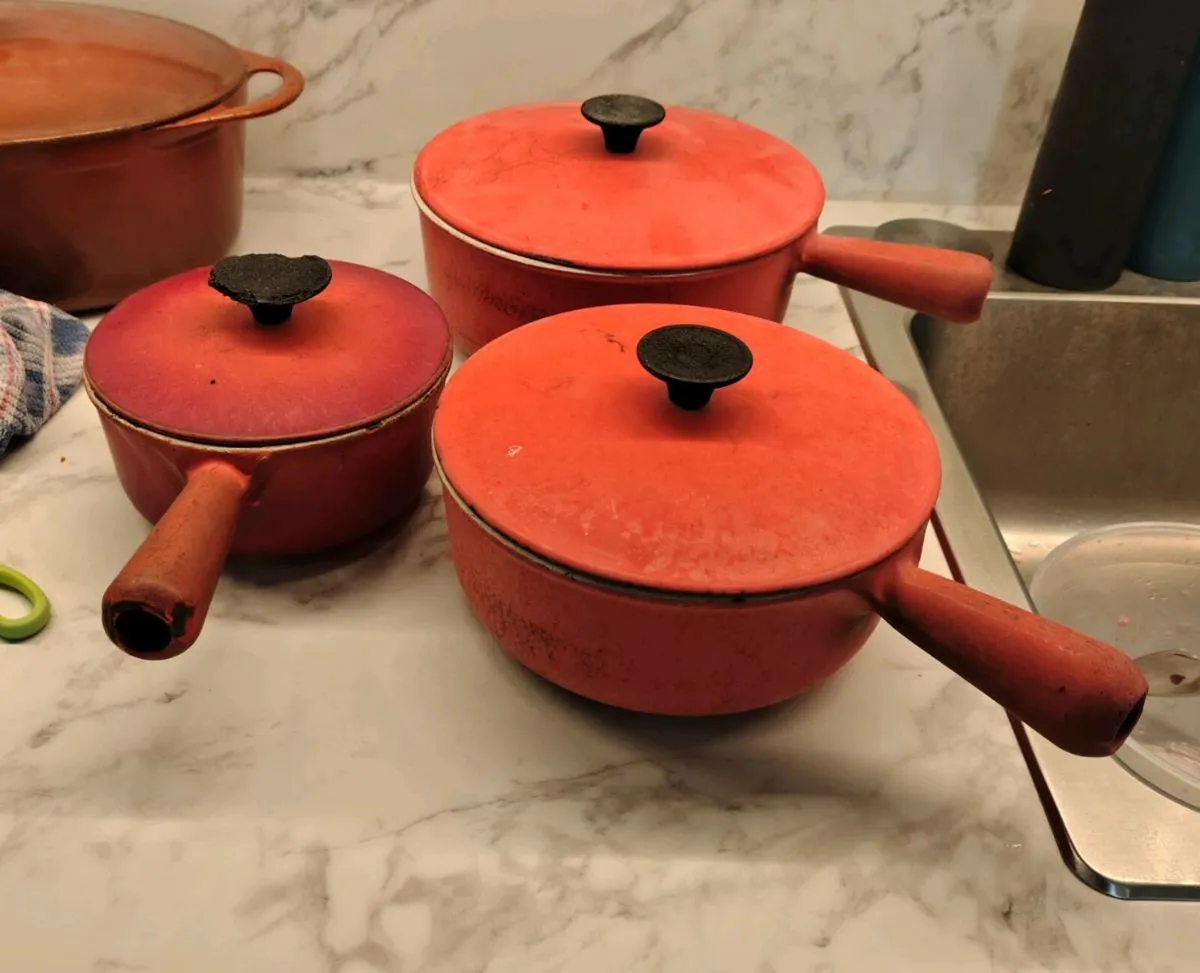 3 Cast Iron pots - Image 1