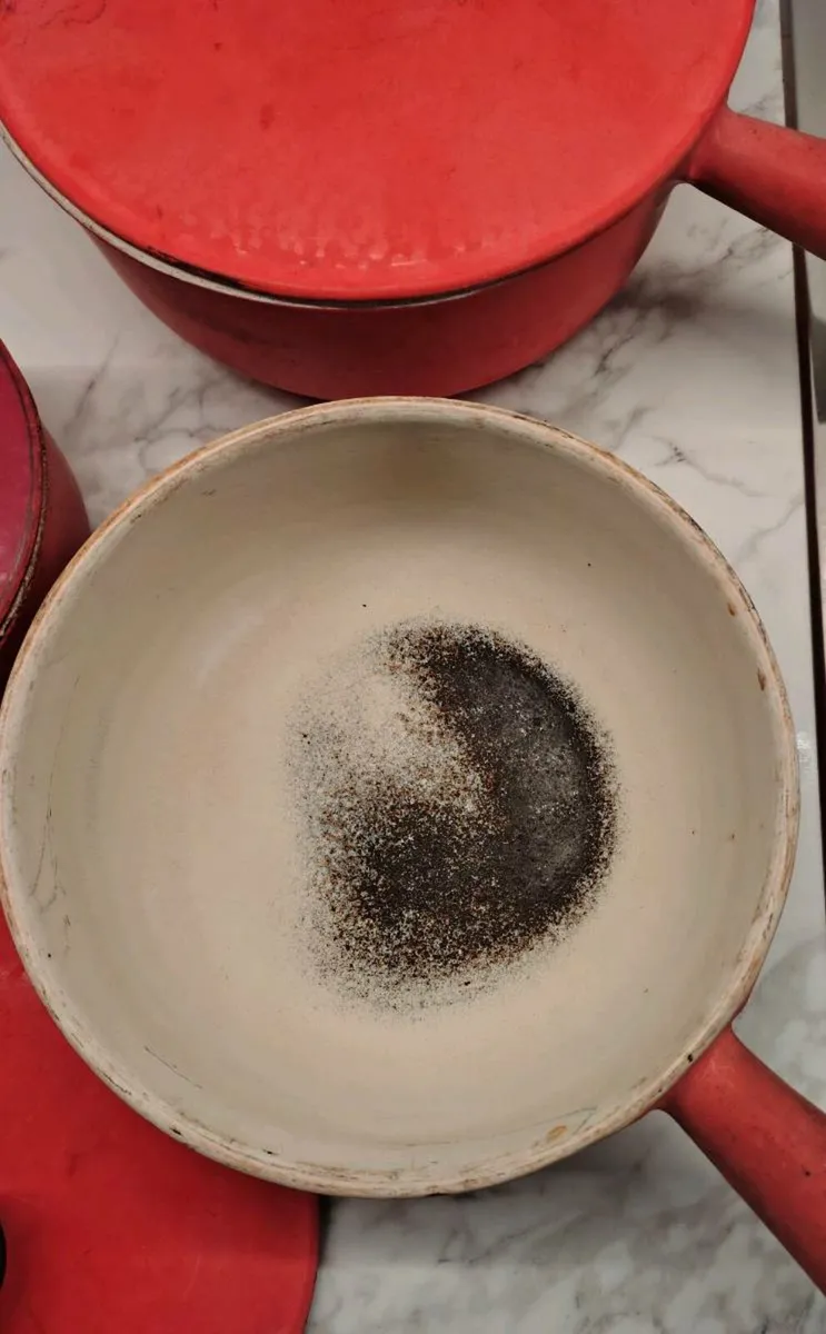 3 Cast Iron pots - Image 3