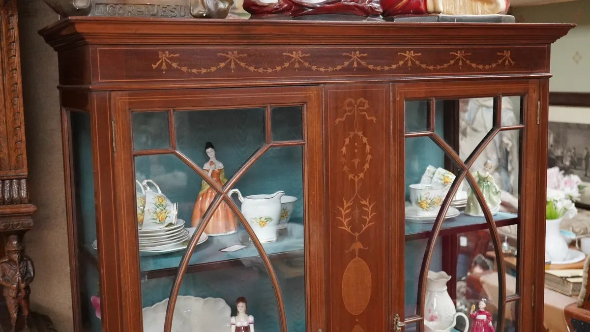 Sheraton-Style Inlaid Glass Display Cabinet c.1900 - Image 3