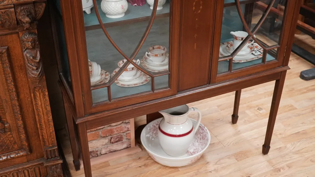 Sheraton-Style Inlaid Glass Display Cabinet c.1900 - Image 4