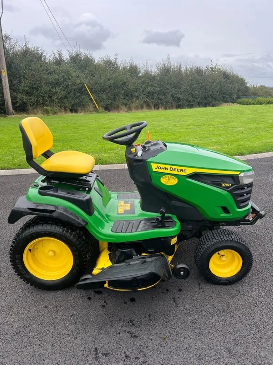 John Deere X167 Ride On Lawnmower. - Image 1