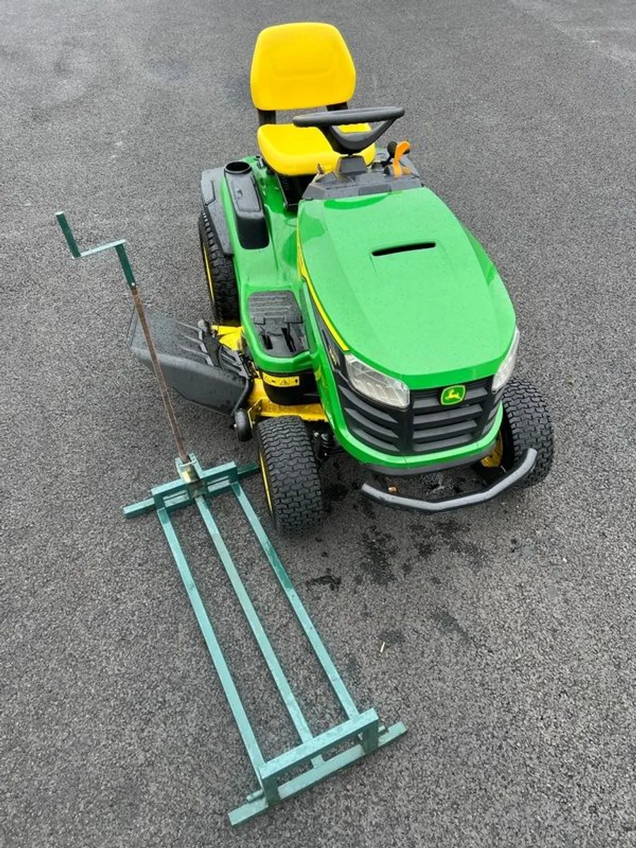 John Deere X167 Ride On Lawnmower. - Image 2