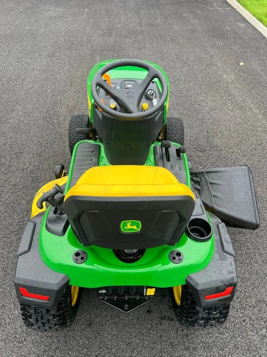 John Deere X167 Ride On Lawnmower. - Image 4