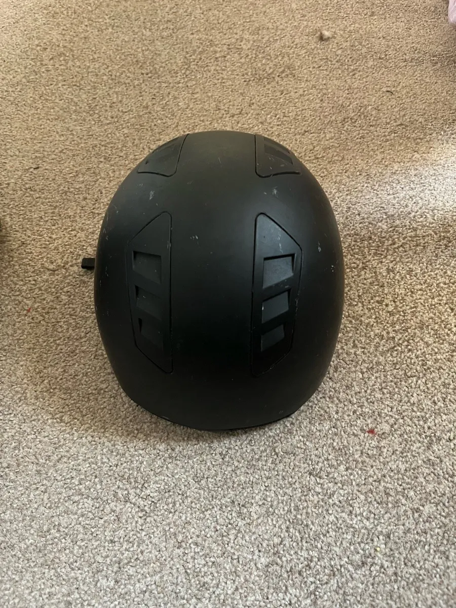 Riding helmets - Image 2