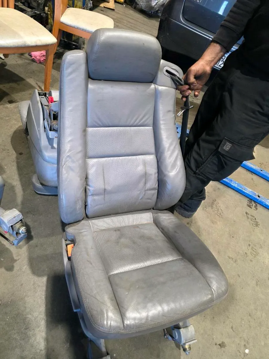 Mercedes vito seats - Image 1