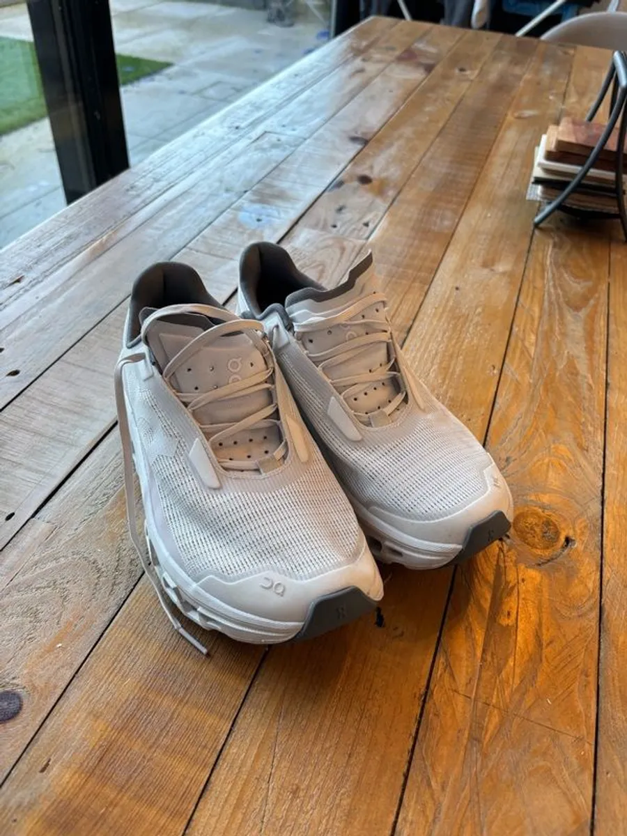 On Cloud Ladies White Trainers - Image 1