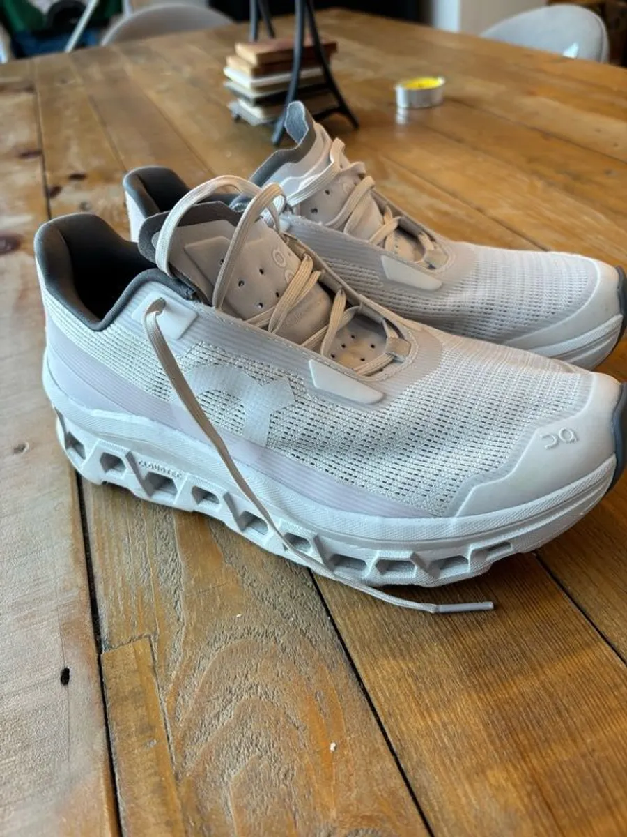 On Cloud Ladies White Trainers - Image 2