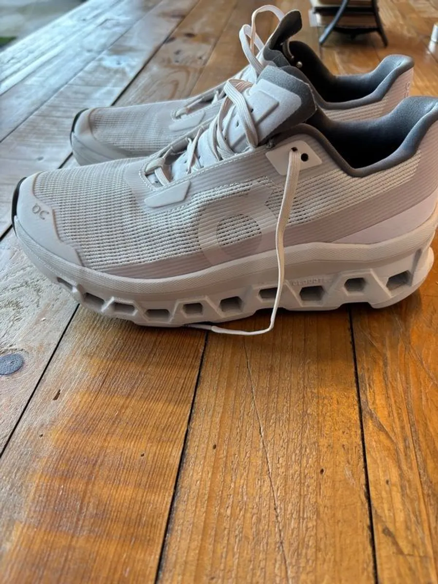 On Cloud Ladies White Trainers - Image 4