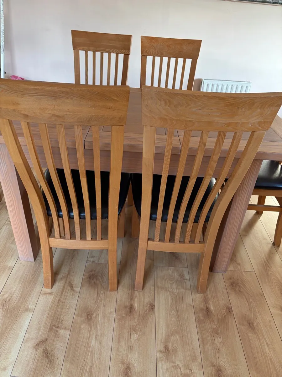 Solid wood table and 6 chairs - Image 1