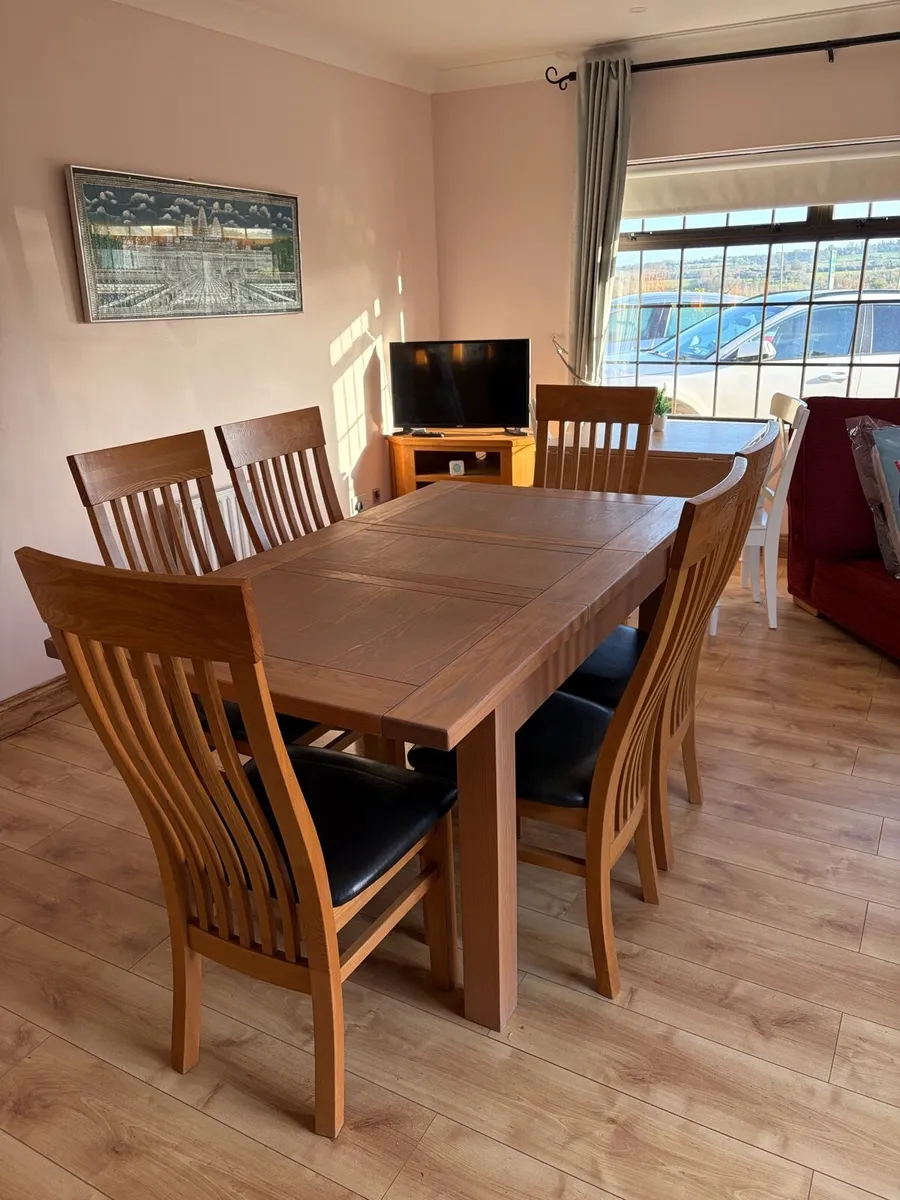 Solid wood table and 6 chairs - Image 4