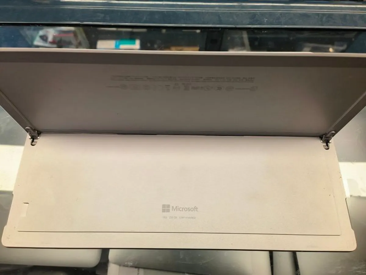 Microsoft Surface Pro 7 1866 with Intel Core i5-1035G4 (12.3-inch, 8GB RAM, 256GB SSD) - Image 4