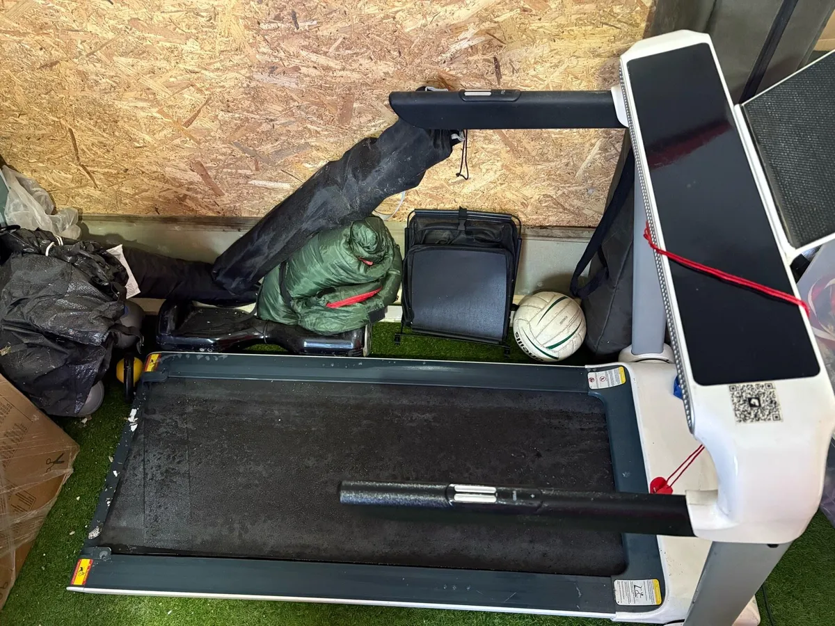 Electric treadmill - Image 1