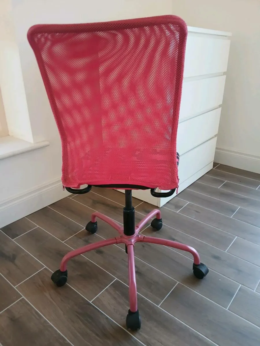 Pink & black Ikea office swivel chair - Image 4