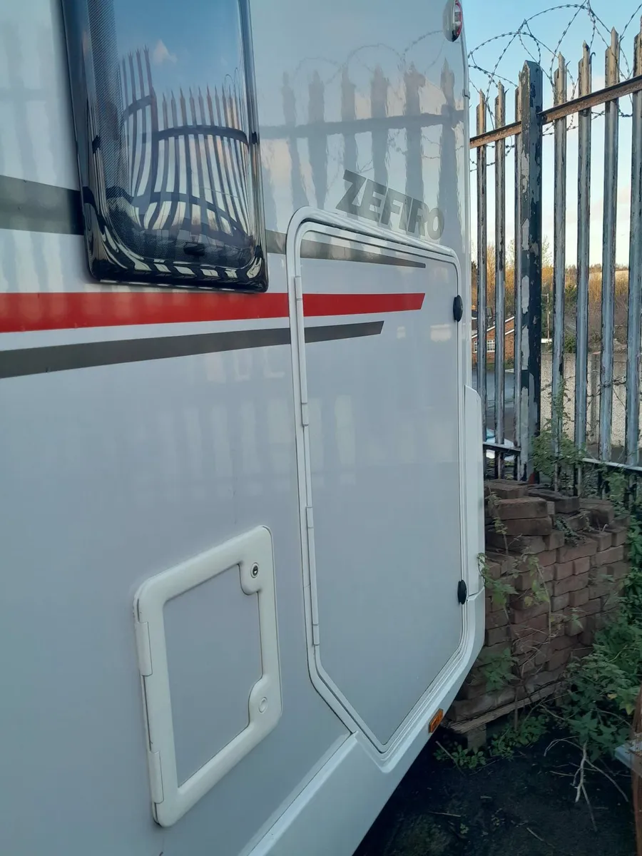 Motor home - Image 2