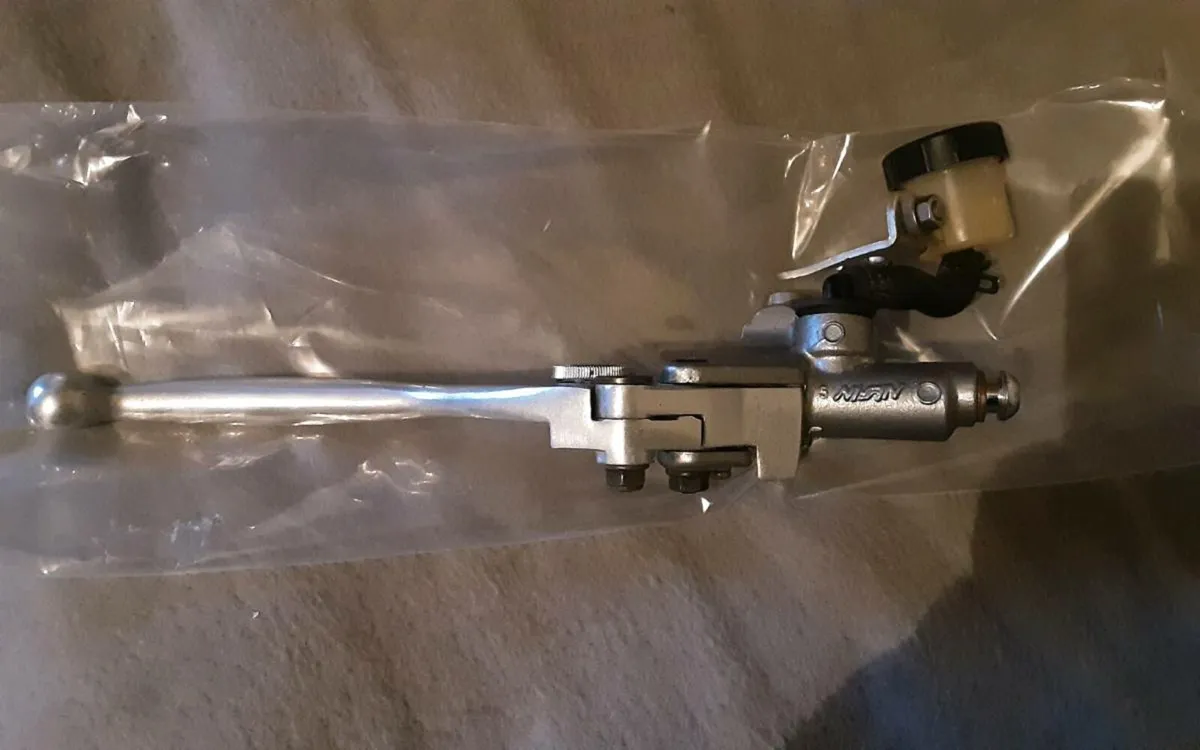 Motorcycle front brake master cylinder New in box! - Image 3
