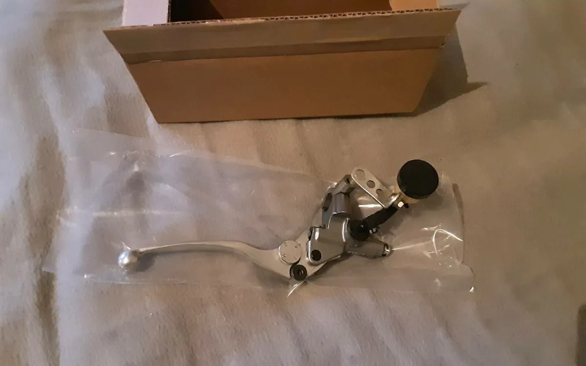 Motorcycle front brake master cylinder New in box! - Image 4