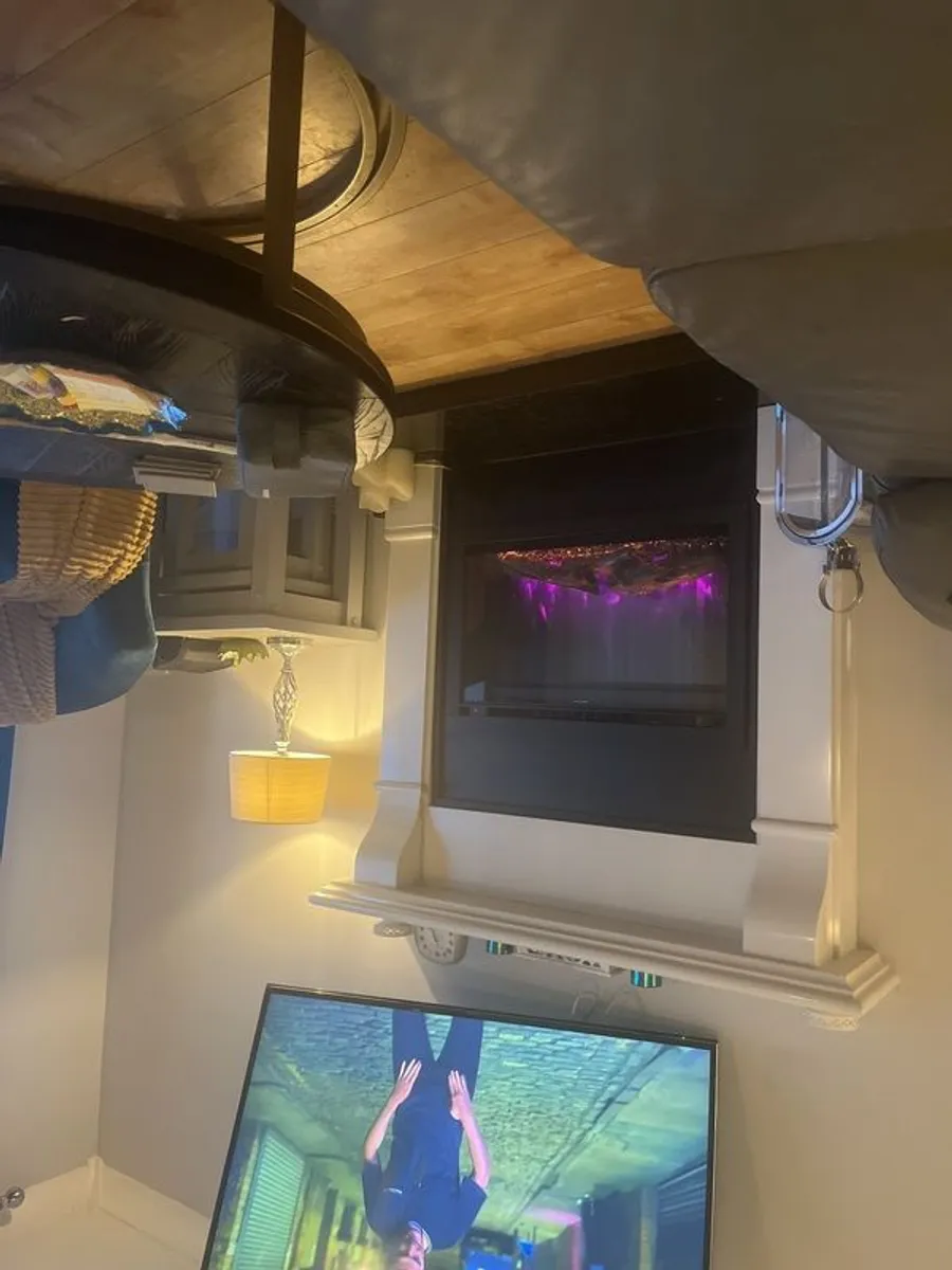 white marble fire surround black base and electric heater inset - Image 1