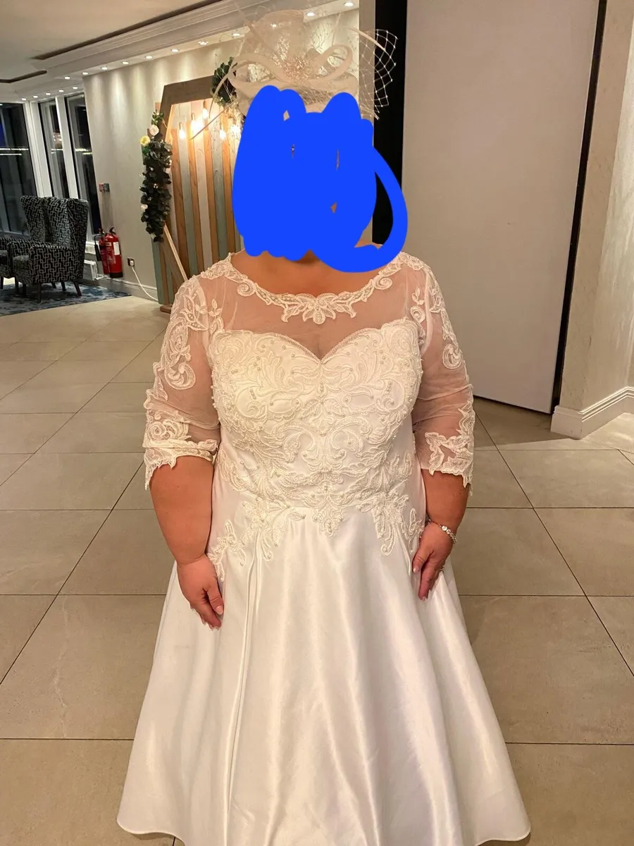 Wedding dress - Image 2