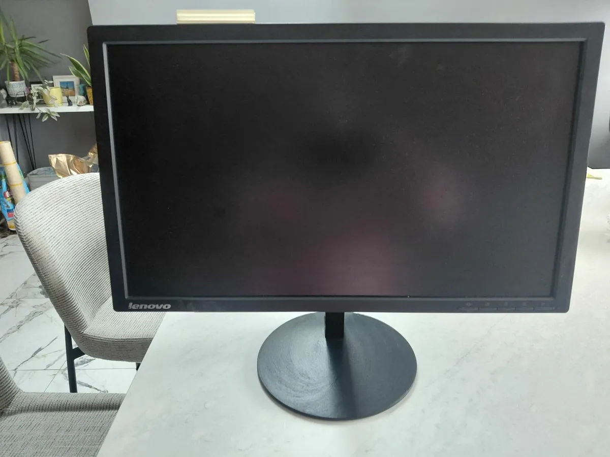 Lenovo Think vision 24" monitor - Image 1
