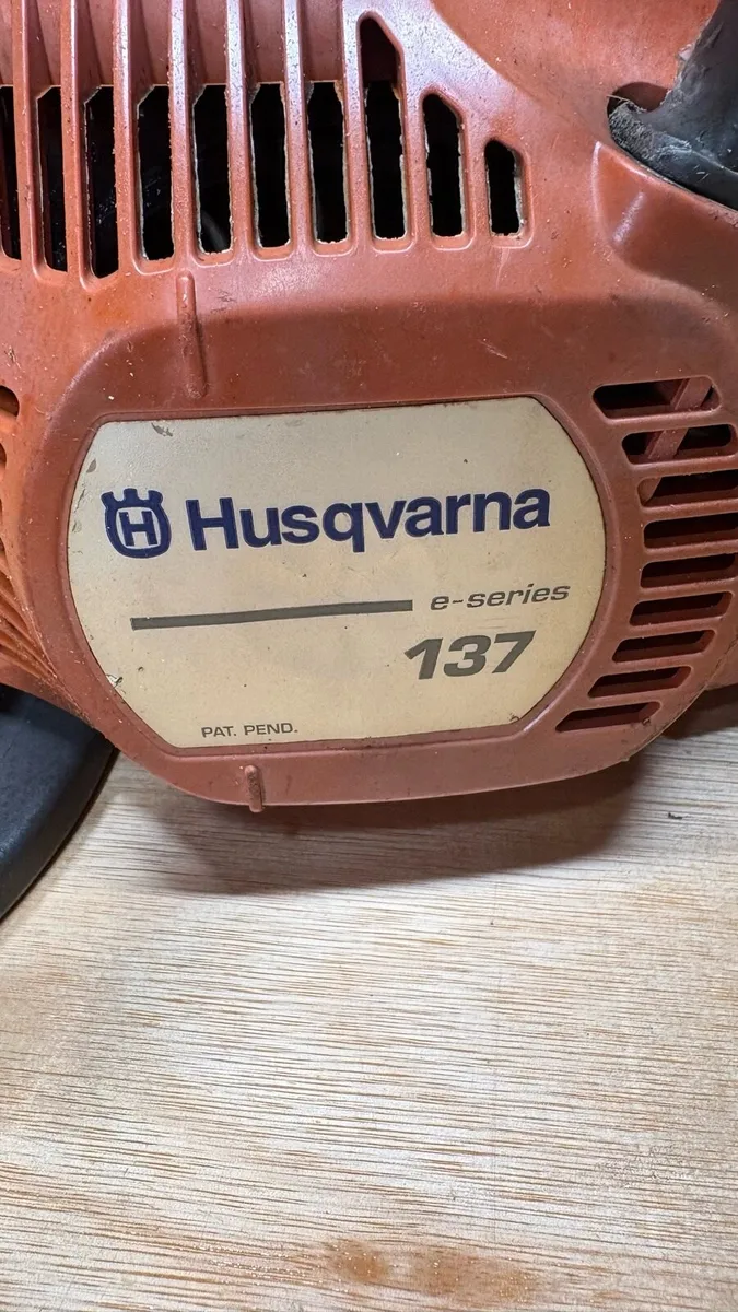 Husqvarna 137 chainsaw - Image 3