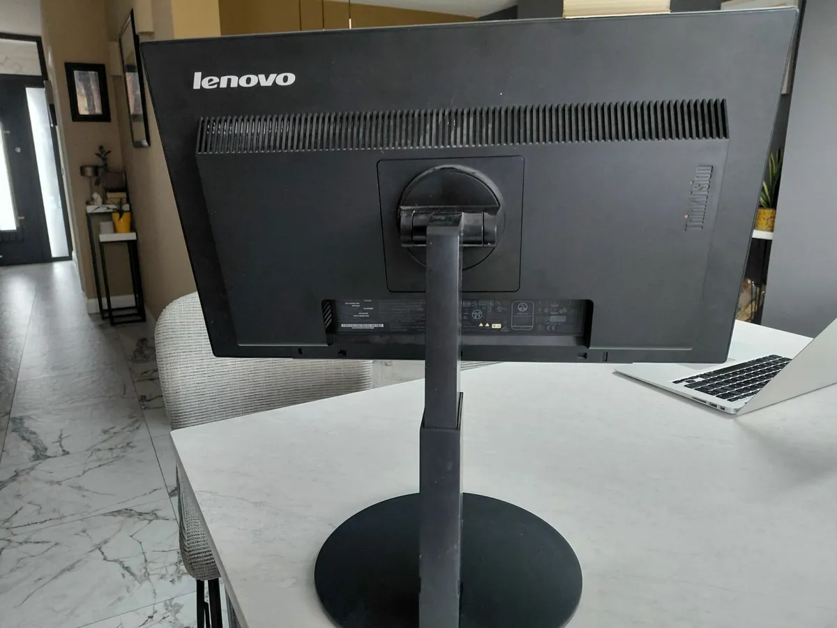 Lenovo Think vision 24" monitor - Image 2